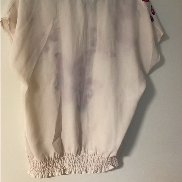 Sleeveless butterfly print top - Picture 2 of 3